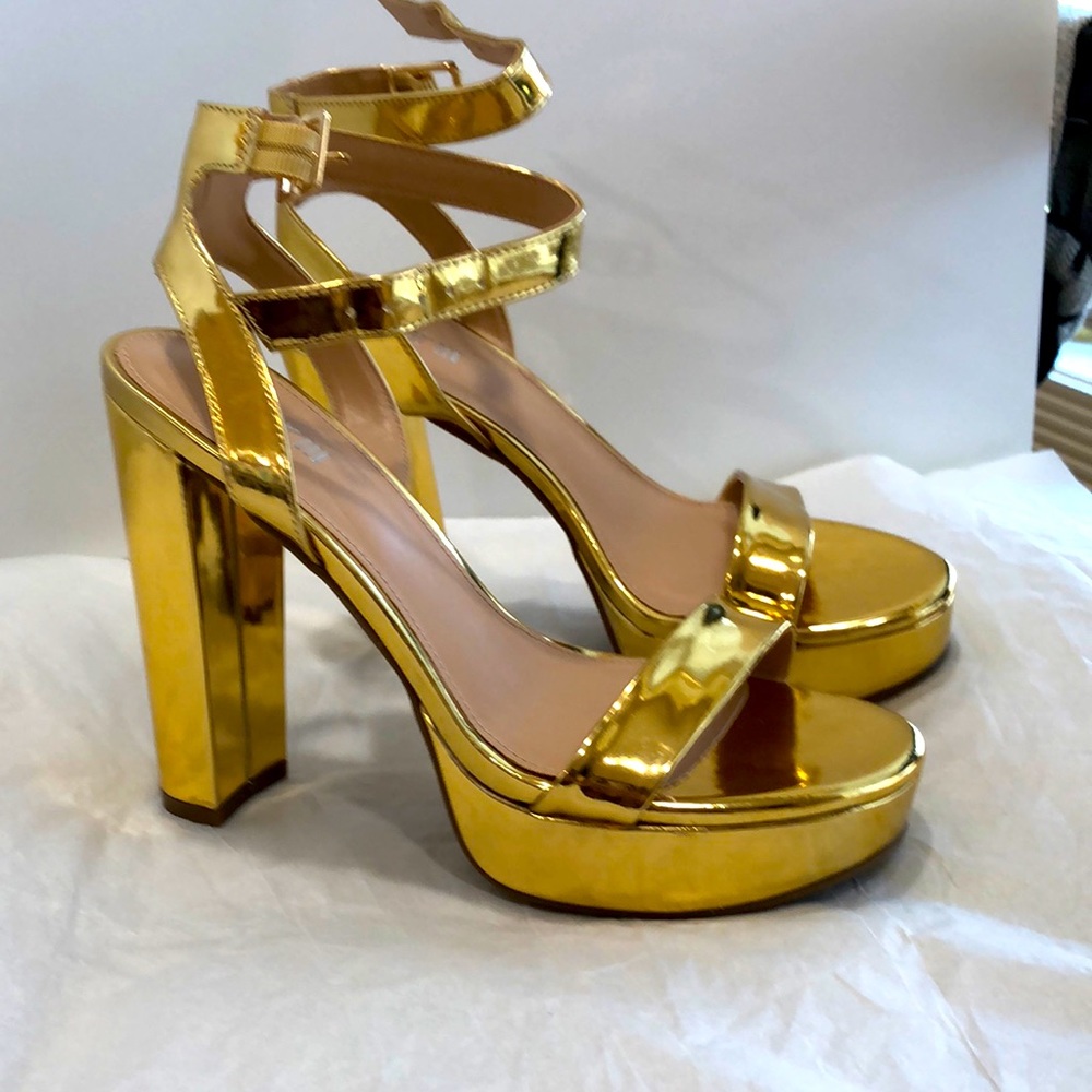 Trending Heel. Metallic Color must have. - Picture 1 of 2